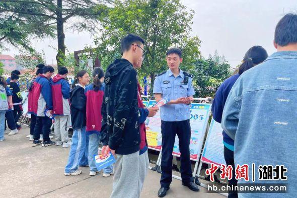 湖北宜城：法治宣传进校园 护航成长不“毒”行