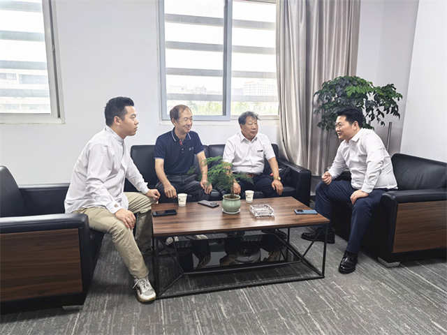 座谈.jpg